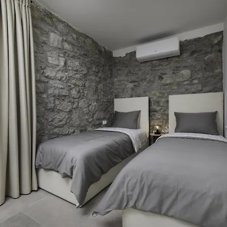 Isabela Вилла *