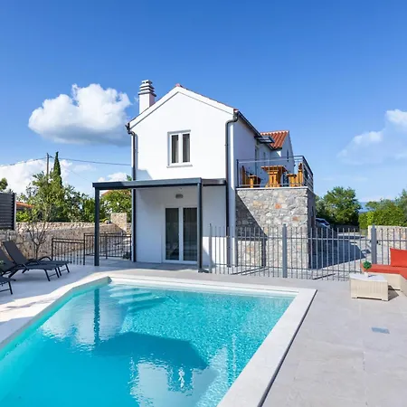 Isabela Вилла Lakmartin