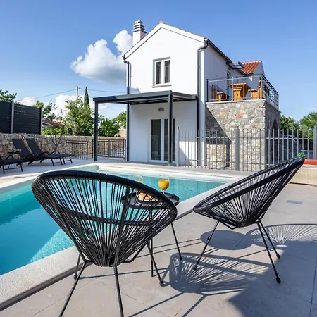 Вилла Isabela Lakmartin